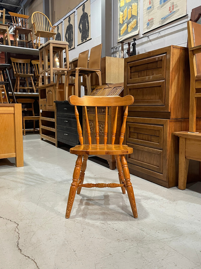 スピンドルバックチェア<br> 大和店 - ヴィンテージ SHARK ATTACK