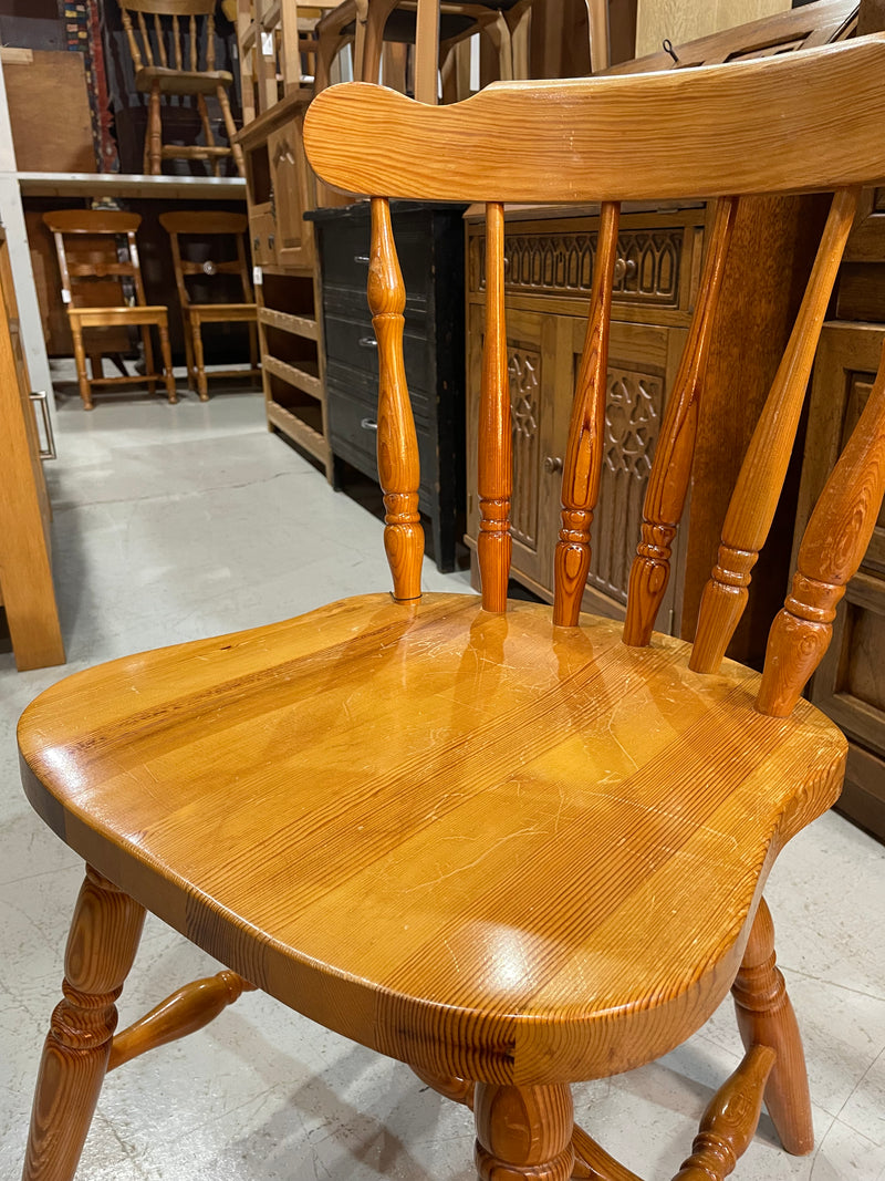 スピンドルバックチェア<br> 大和店 - ヴィンテージ SHARK ATTACK