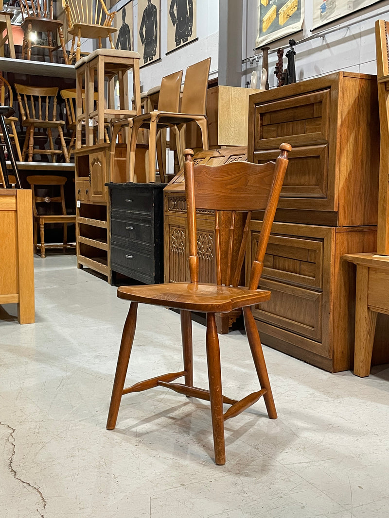 スピンドルバックチェア <br> 大和店 - ヴィンテージ SHARK ATTACK