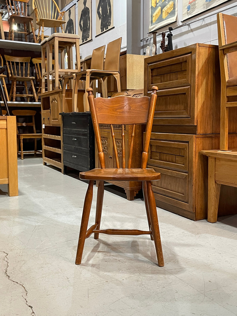 スピンドルバックチェア <br> 大和店 - ヴィンテージ SHARK ATTACK