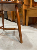 スピンドルバックチェア <br> 大和店 - ヴィンテージ SHARK ATTACK