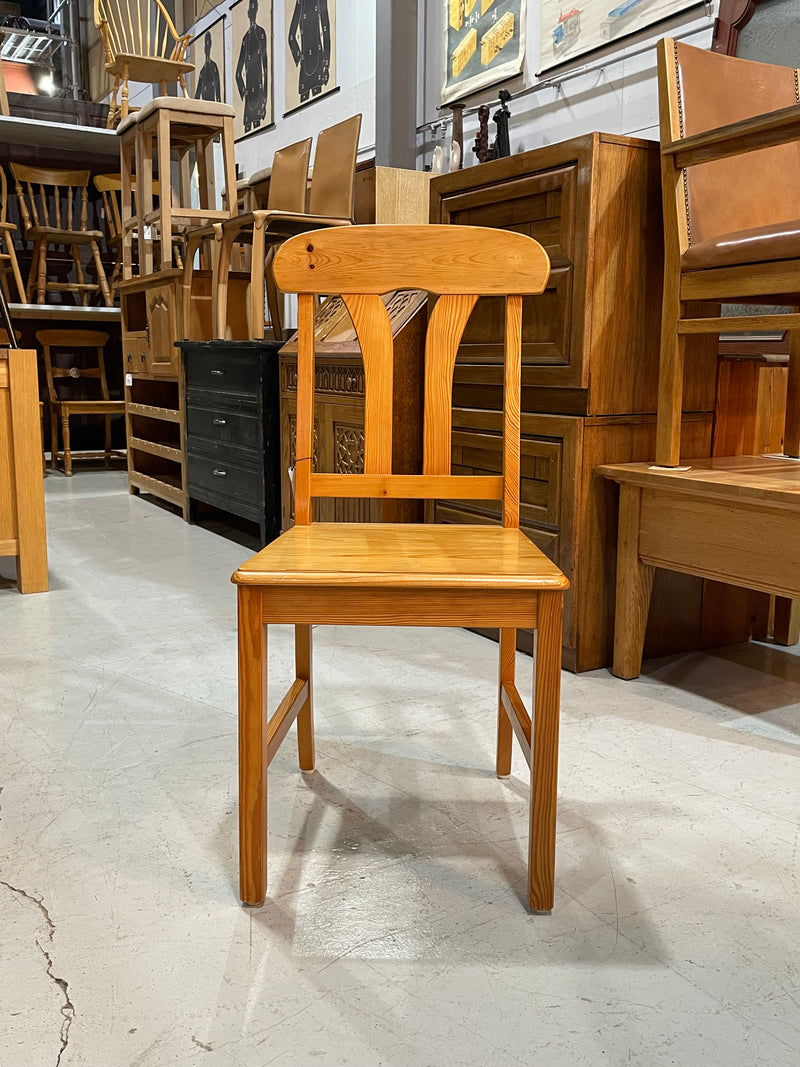 ウッドダイニングチェア<br> 大和店 - ヴィンテージ SHARK ATTACK