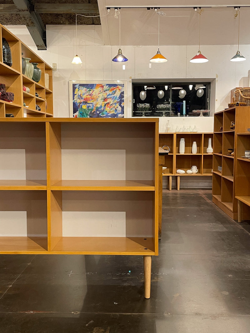 EFG<br>オークウッド ブックシェルフ<br>Sweden<br> cerote antiques - ヴィンテージ SHARK ATTACK