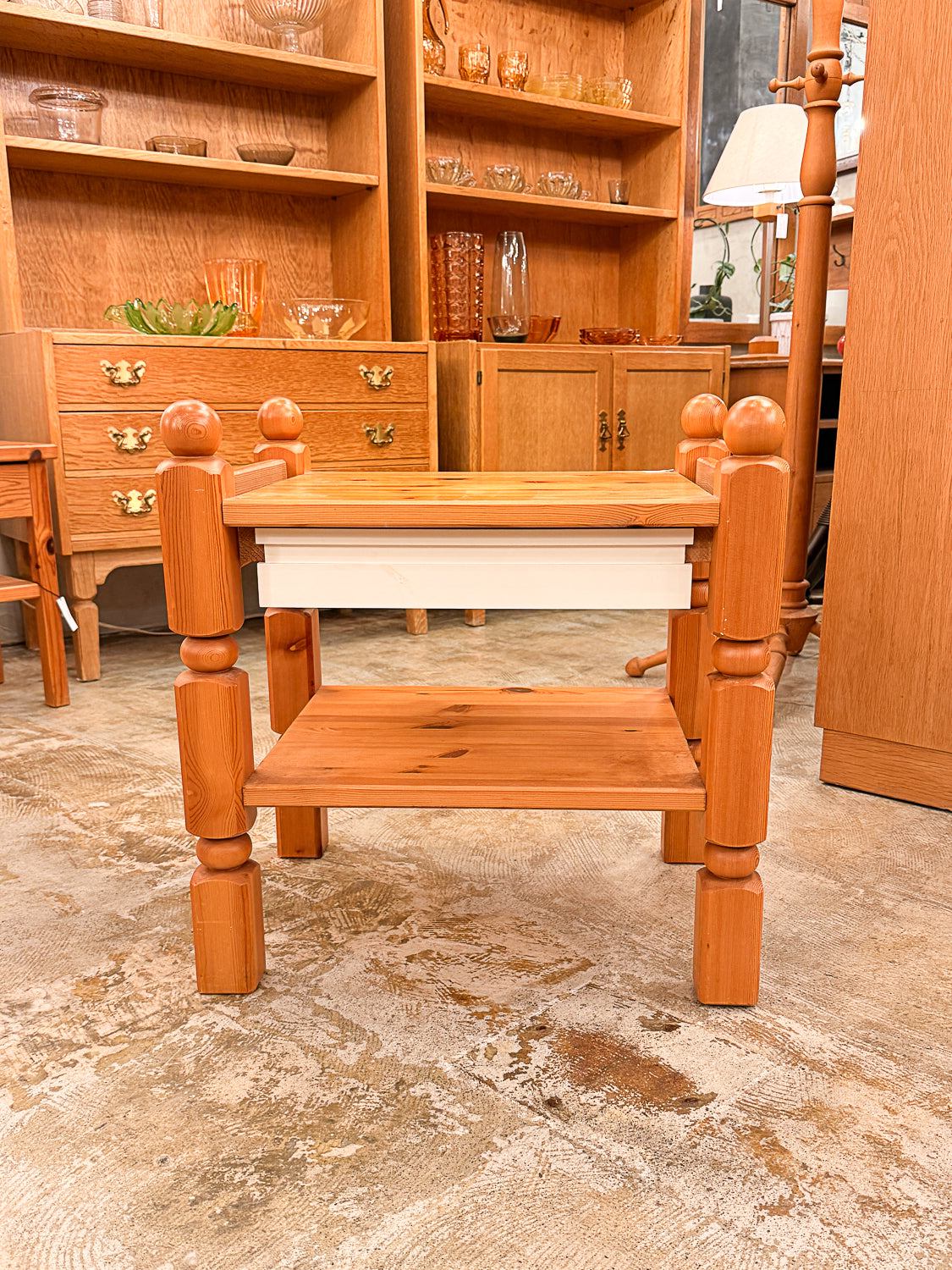 パインウッド ナイトテーブル - cerote antiques