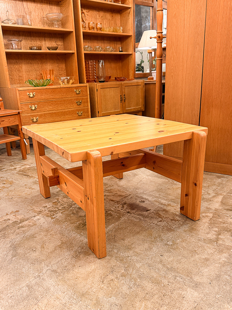 LOW TABLE / SIDE TABLE