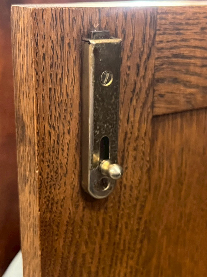 オークウッド カップボード <br> cerote antiques - ヴィンテージ SHARK ATTACK