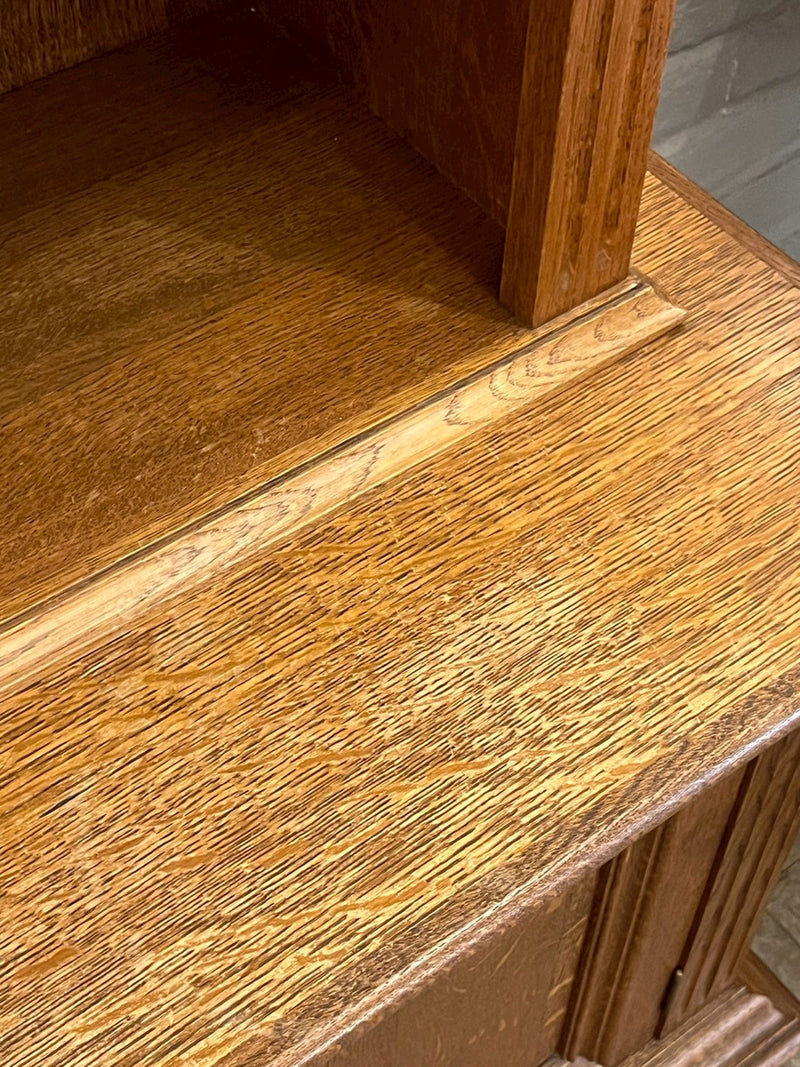 オークウッド カップボード <br> cerote antiques - ヴィンテージ SHARK ATTACK