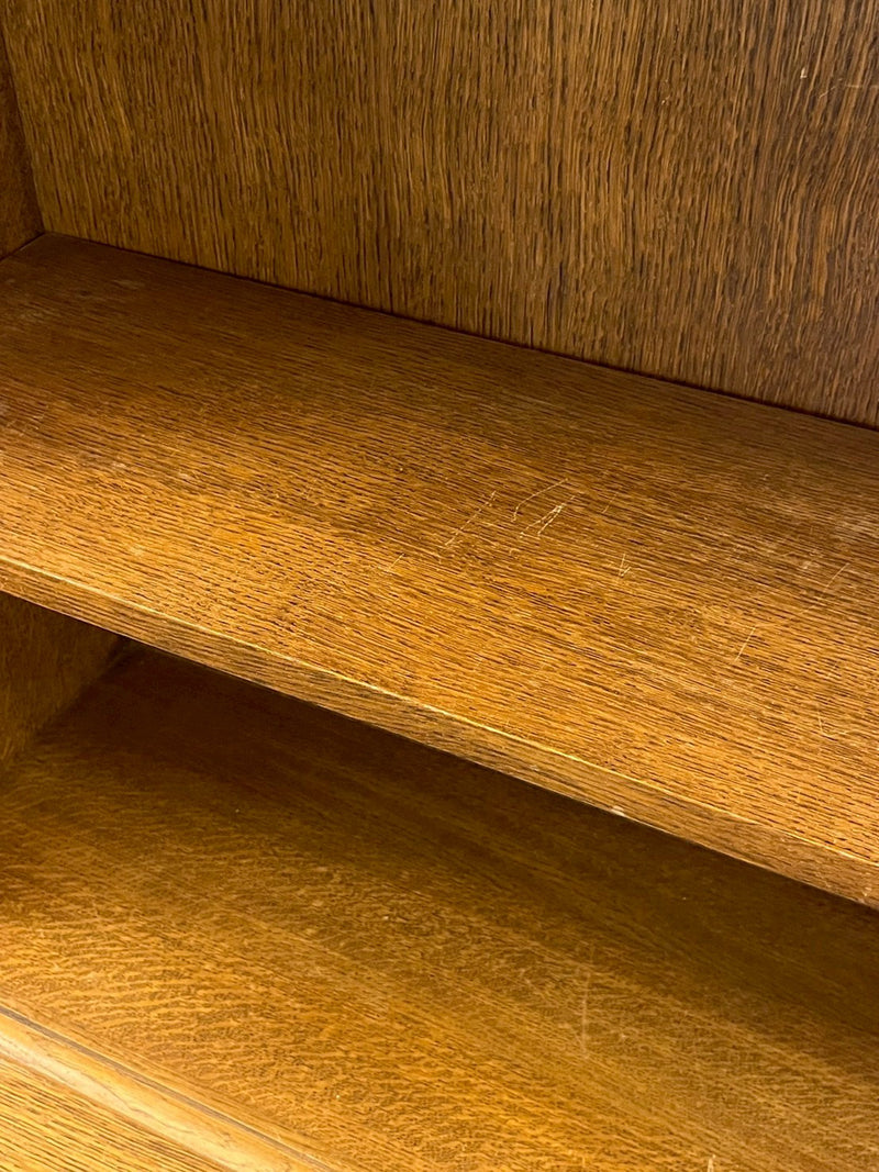 オークウッド カップボード <br> cerote antiques - ヴィンテージ SHARK ATTACK