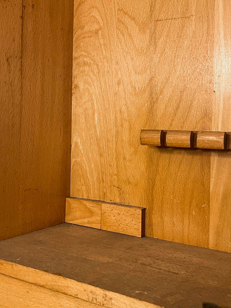 FAMOS <br>ウォールキャビネット <br>Germany <br>cerote antiques - ヴィンテージ SHARK ATTACK