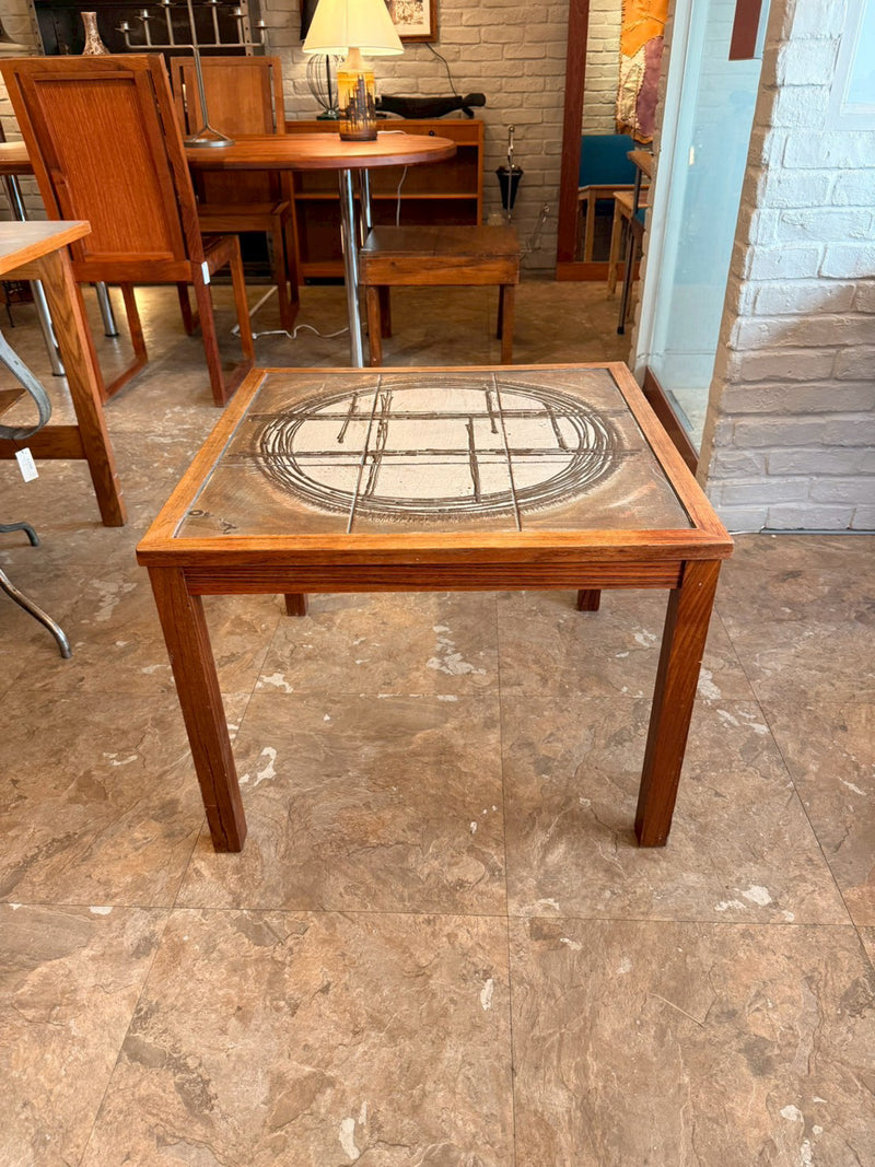 LOW TABLE / SIDE TABLE