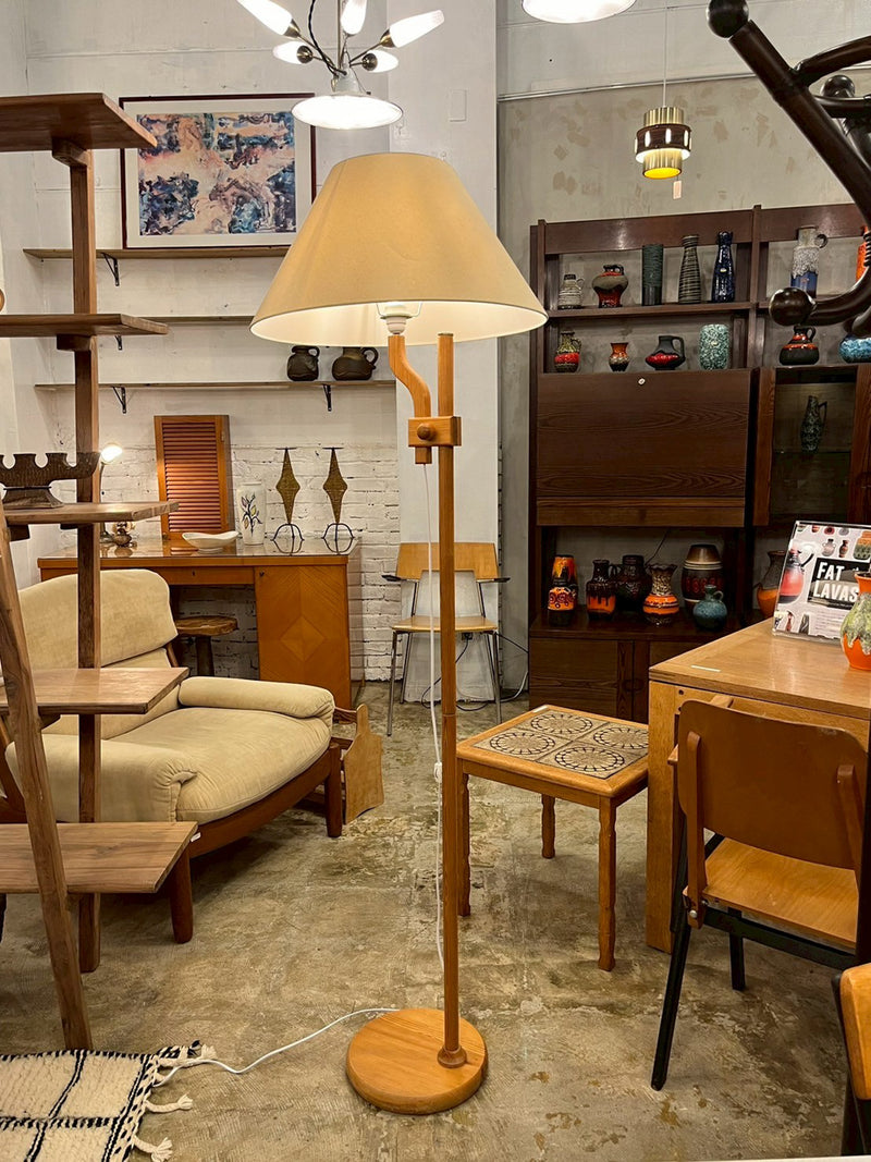 FLOOR LAMP