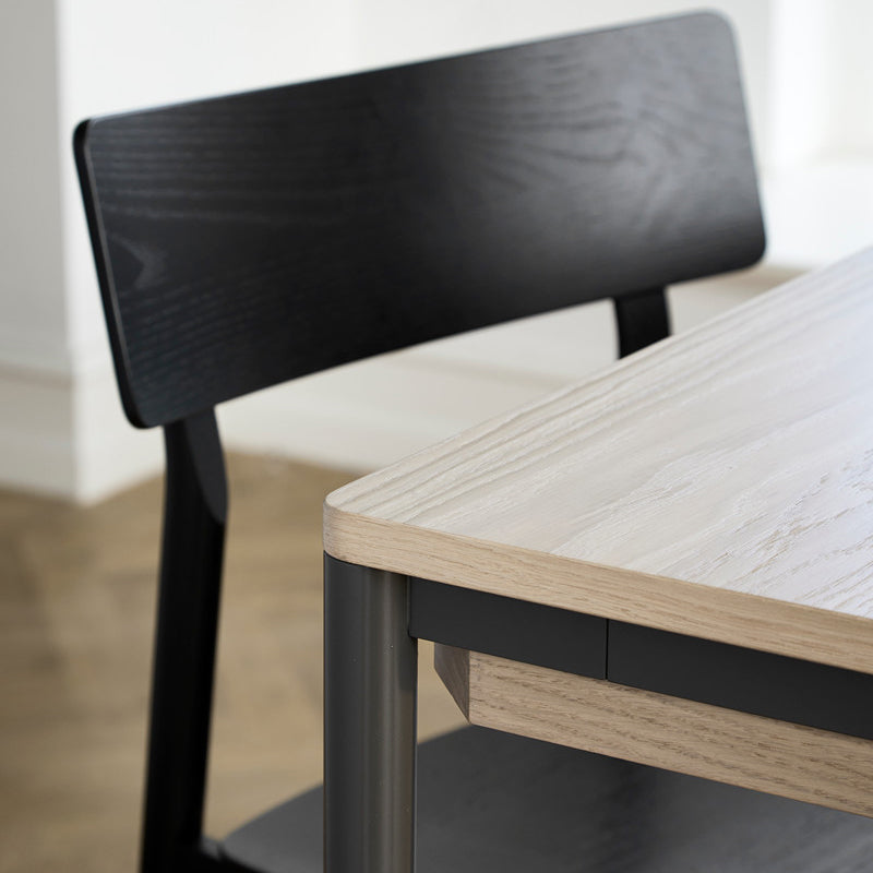 Pause dining chair 2.0 Black painted ash<br>bob's box