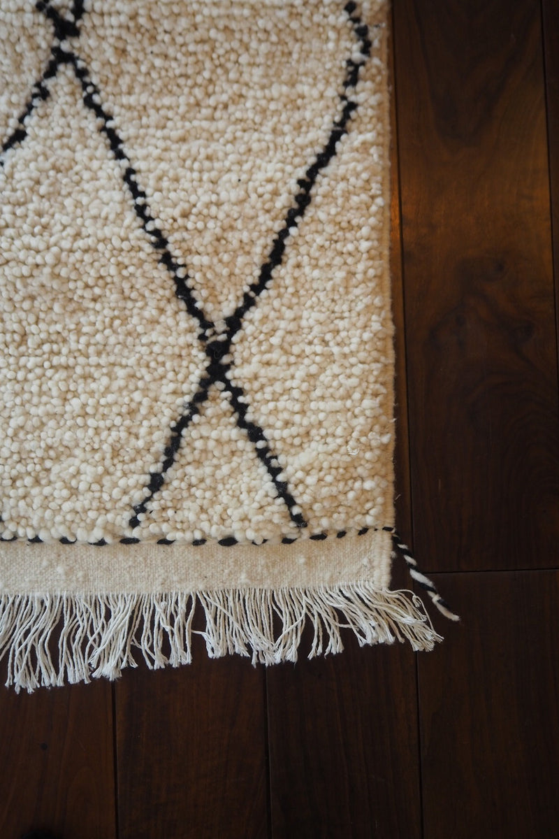 Beni Wallen Rug (D) 1100×560<br> Sendagaya store