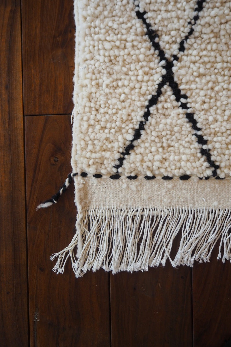 Beni Wallen Rug (D) 1100×560<br> Sendagaya store