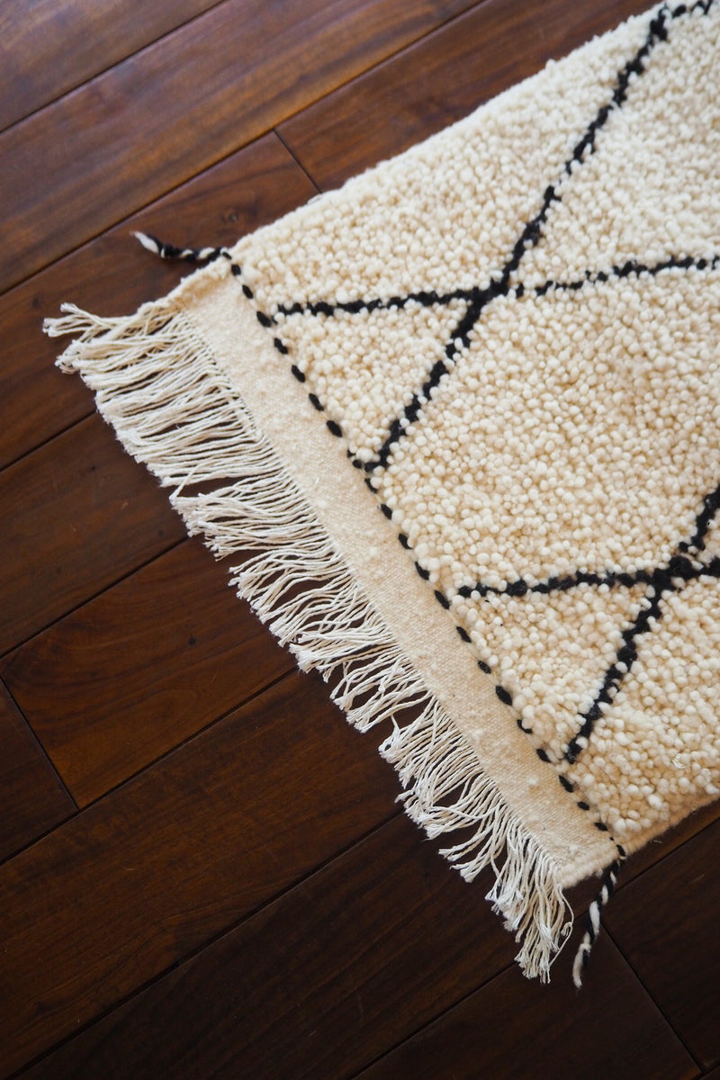 Beni Wallen Rug (D) 1100×560<br> Sendagaya store