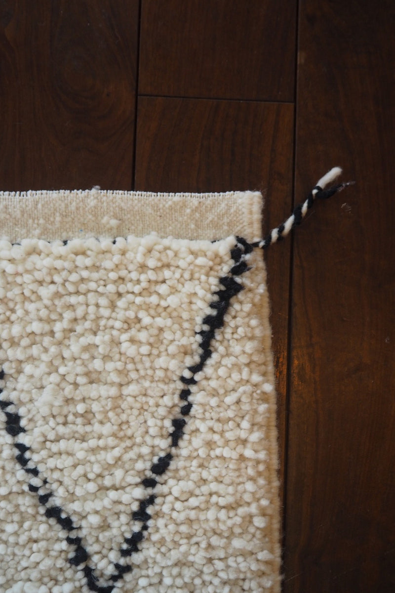 Beni Wallen Rug (D) 1100×560<br> Sendagaya store