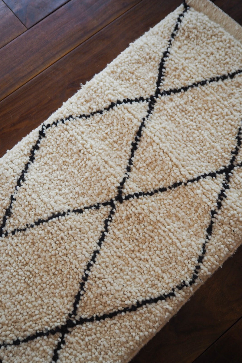 Beni Wallen Rug (D) 1100×560<br> Sendagaya store