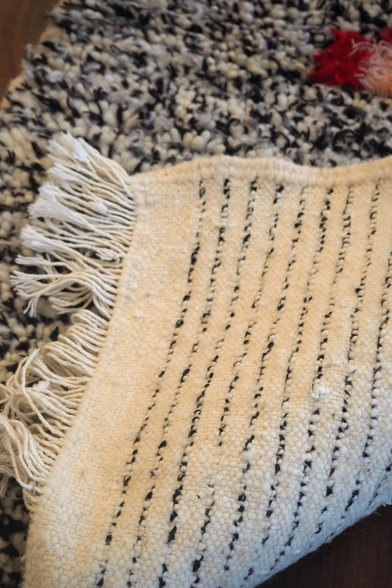 Aziral rug 1040×540<br> Sendagaya store