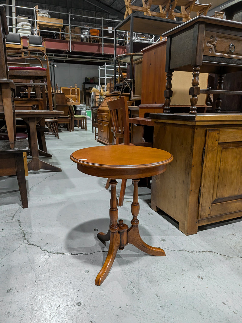 ウッド サイドテーブル <br> 大和店 - ヴィンテージ SHARK ATTACK