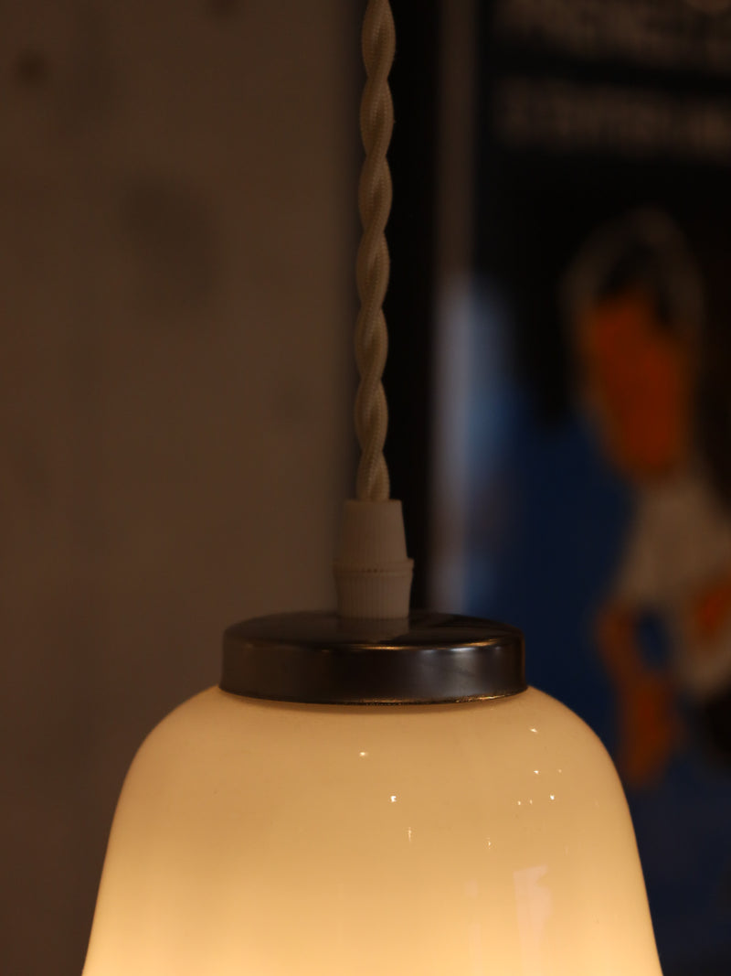 ミルクガラスペンダントランプ <br>reload - ヴィンテージ SHARK ATTACK