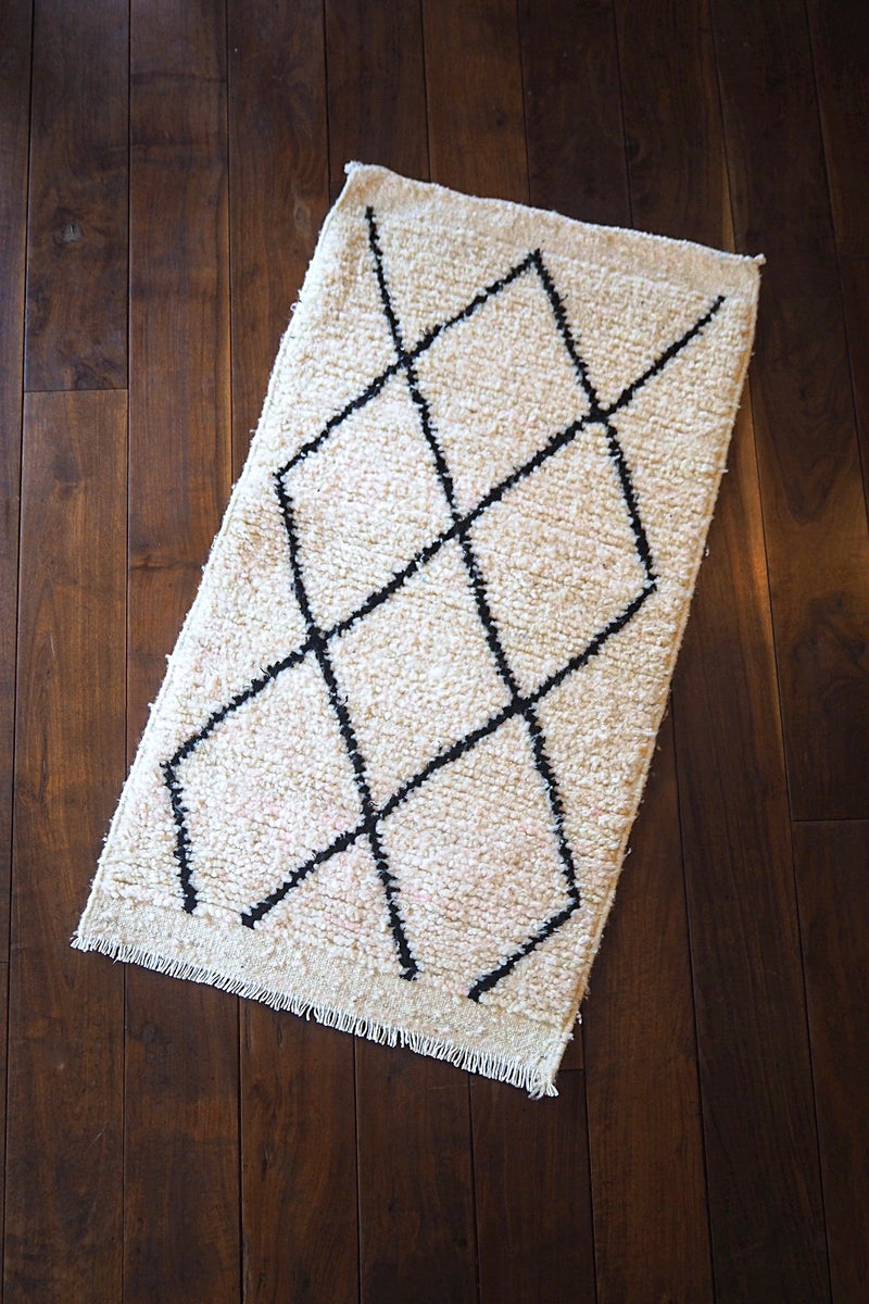 Beni Wallen Rug (B) 1040×580<br> Sendagaya store