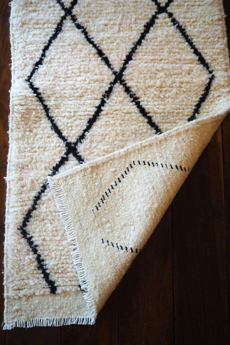 Beni Wallen Rug (B) 1040×580<br> Sendagaya store