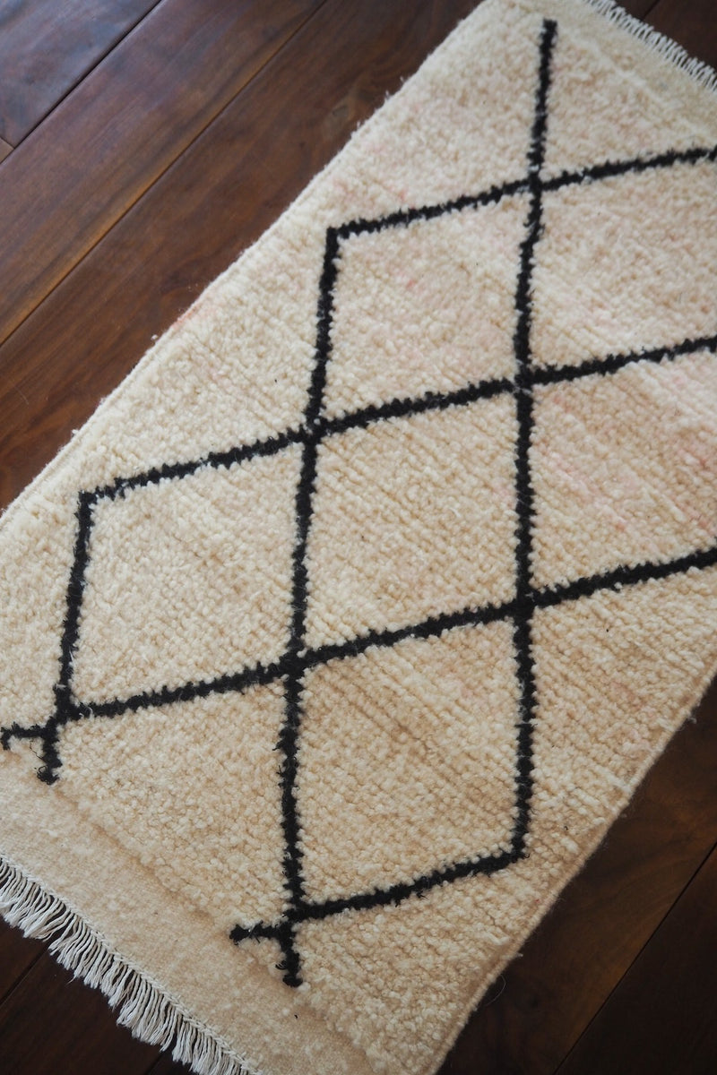 Beni Wallen Rug (E) 1040×585<br> Yamato store