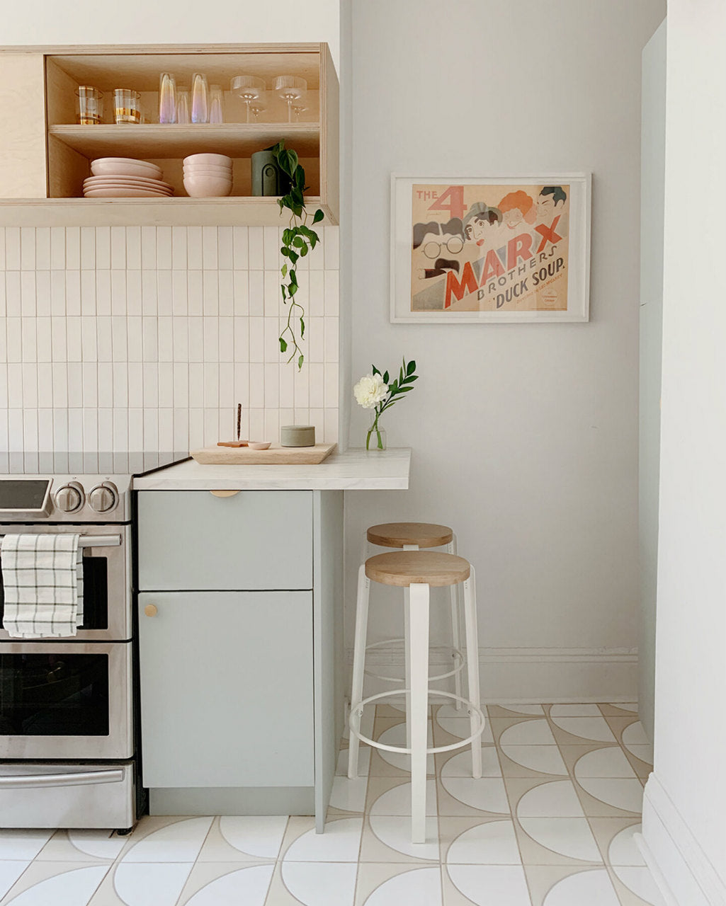 TIPTOE<br>MI LOU mid-high stool – solid wood – SOLID OAK <br>CLOUDY WHITE - ヴィンテージ SHARK ATTACK