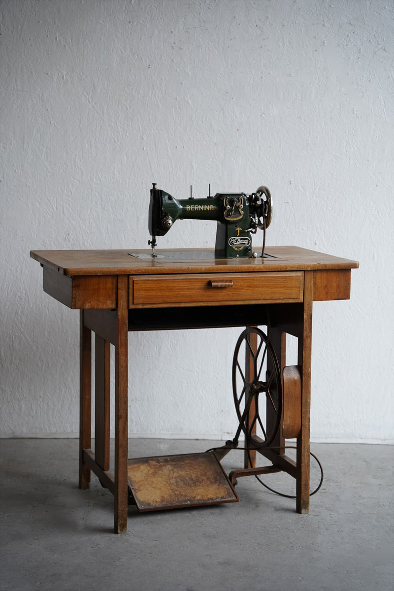 Vintage BERNINA sewing machine table Osaka store