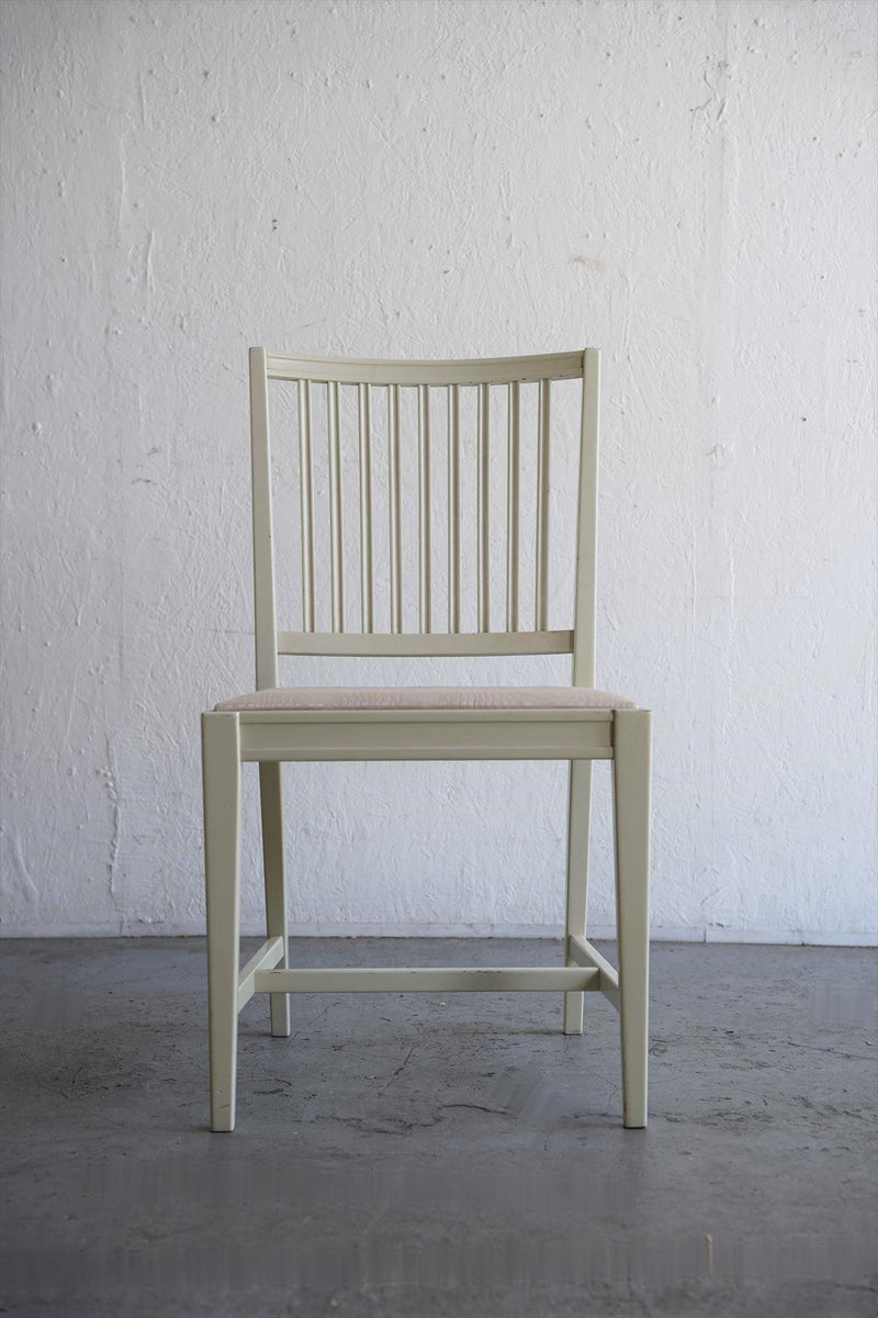 Vintage white paint dining chair Osaka store