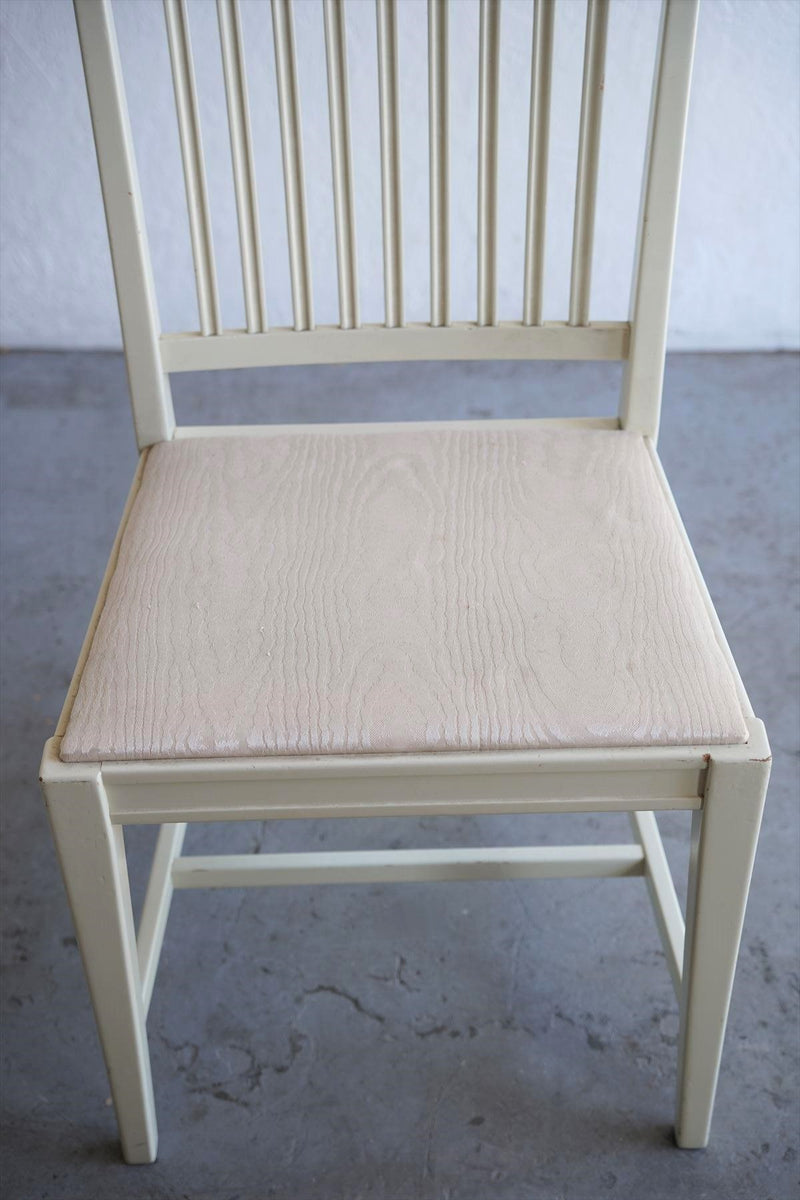 Vintage white paint dining chair Osaka store
