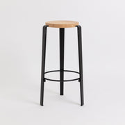 TIPTOE<br>BIG LOU bar stool – SOLID OAK <br>GRAPHITE BLACK - ヴィンテージ SHARK ATTACK