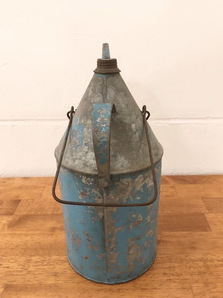 Vintage gasoline can/oil can Yamato store