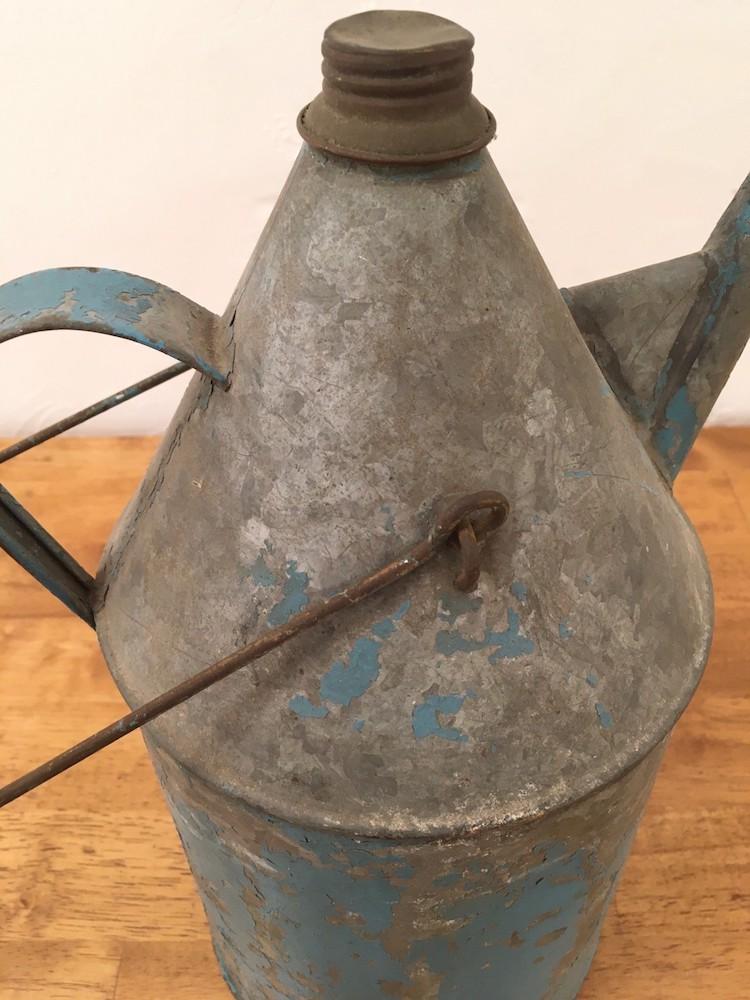 Vintage gasoline can/oil can Yamato store