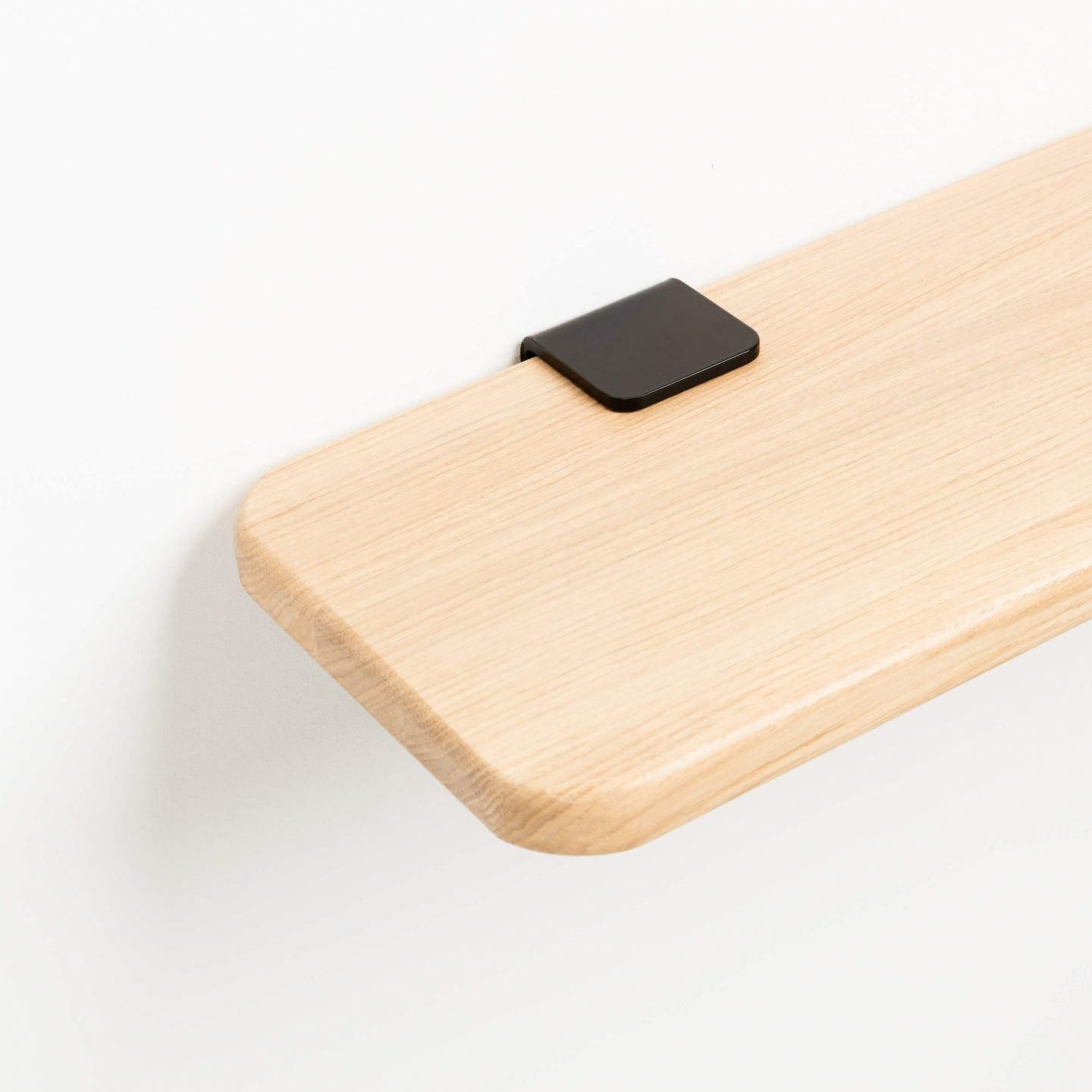 TIPTOE<br>Solid oak shelf – 90x20cm <br>GRAPHITE BLACK - ヴィンテージ SHARK ATTACK