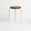 TIPTOE<br>LOU stool – TINTED OAK <br>CLOUDY WHITE - ヴィンテージ SHARK ATTACK
