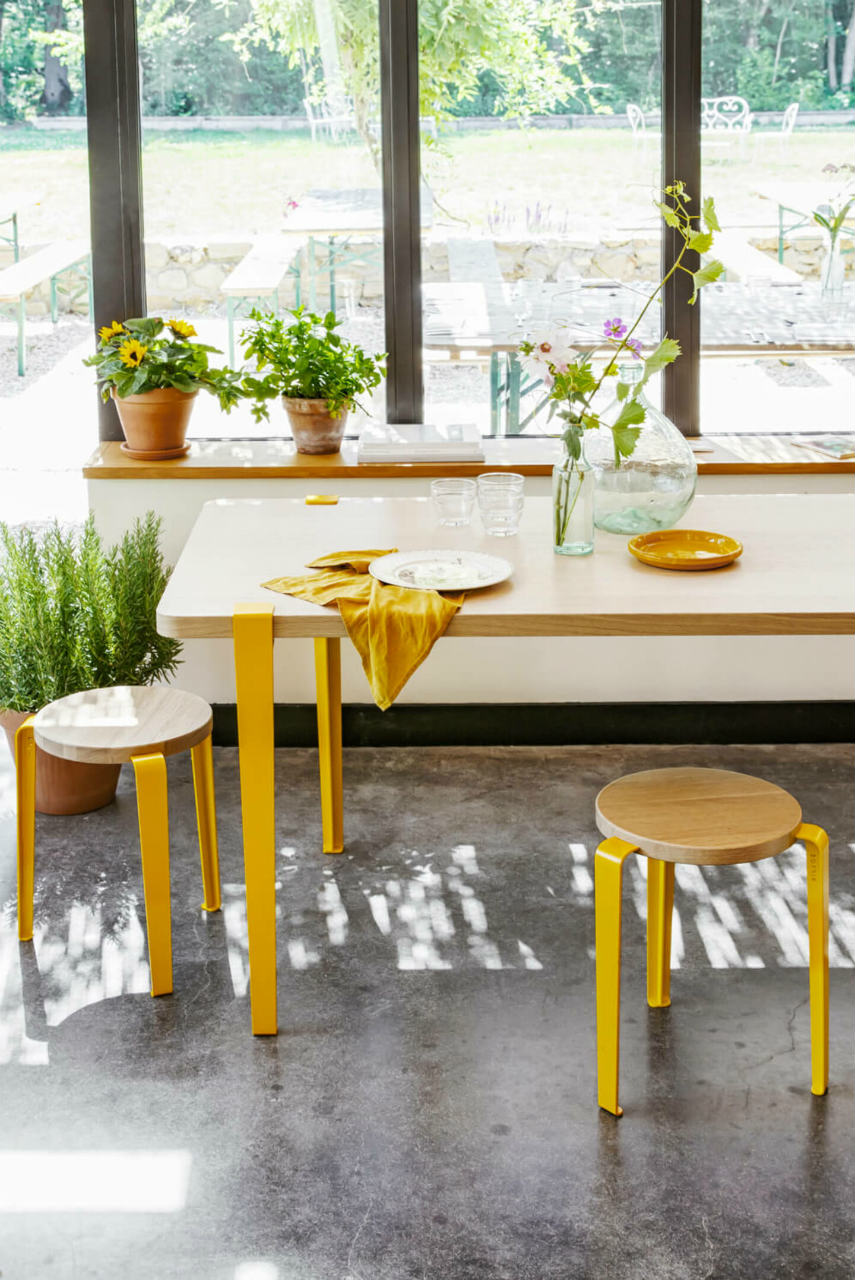 TIPTOE<br>LOU stool – SOLID OAK <br>SUNFLOWER YELLOW - ヴィンテージ SHARK ATTACK