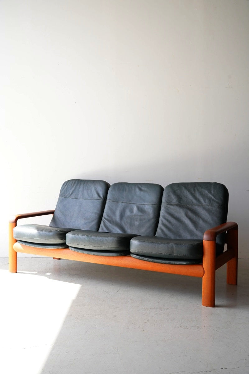 Dyrlund Teakwood x Leather Sofa Vintage Yamato Store