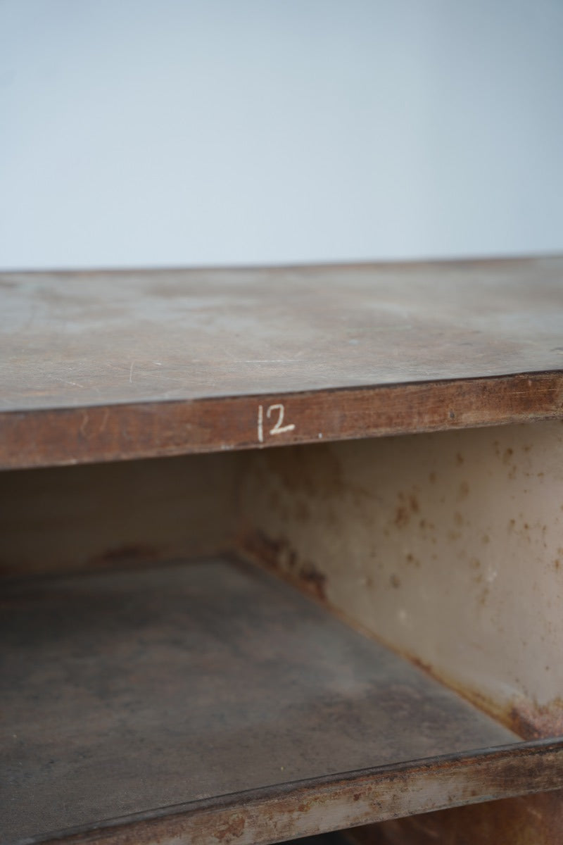 インダストリアル アイアンシェルフ <br>ヴィンテージ <br>大和店 - ヴィンテージ SHARK ATTACK
