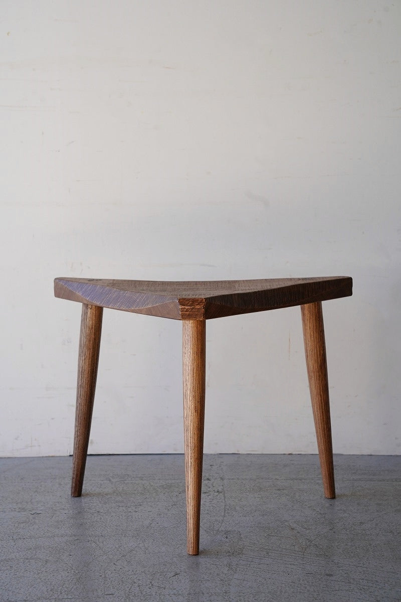 Triangular stool (normal) (A)