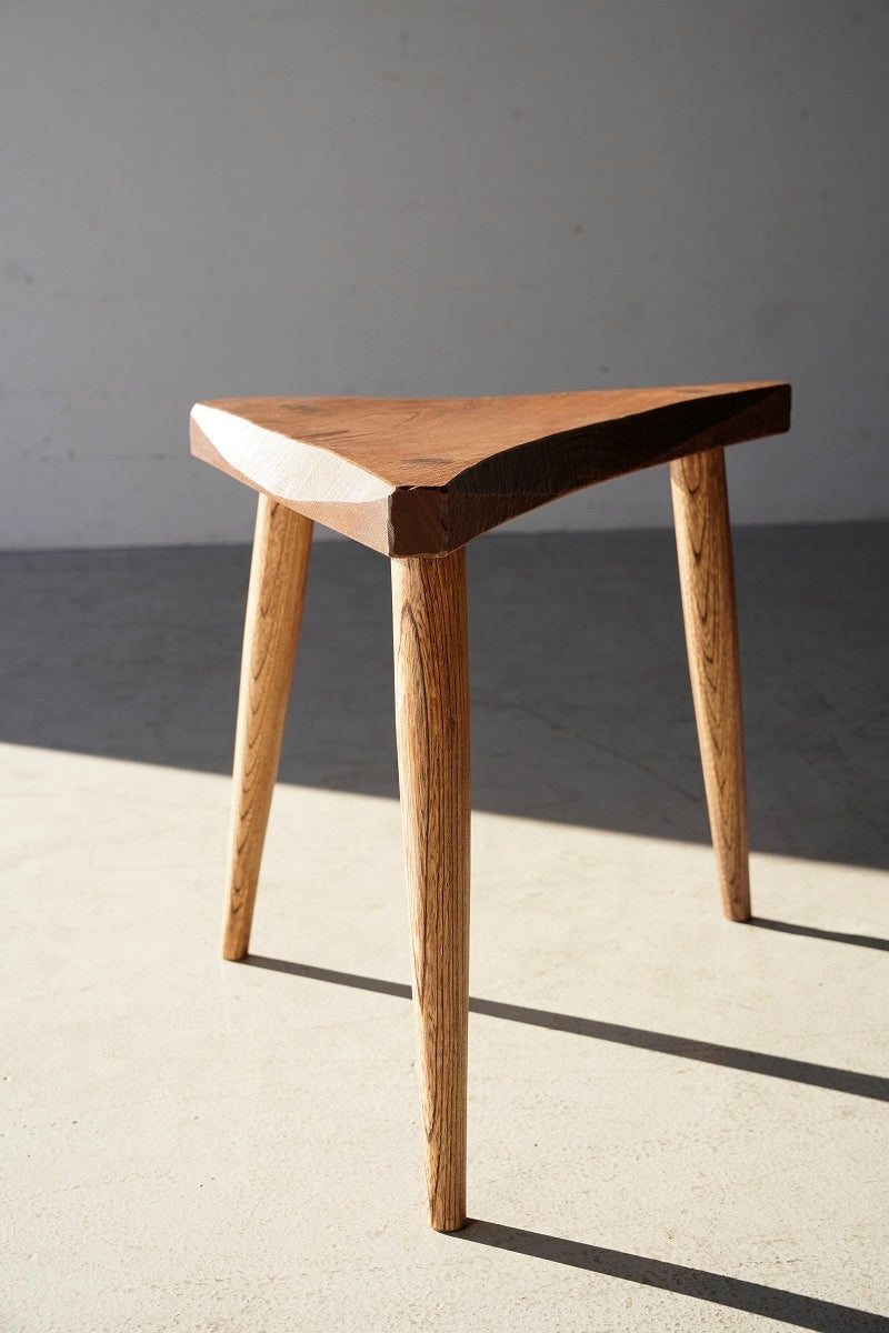 Triangular stool (normal) (A)
