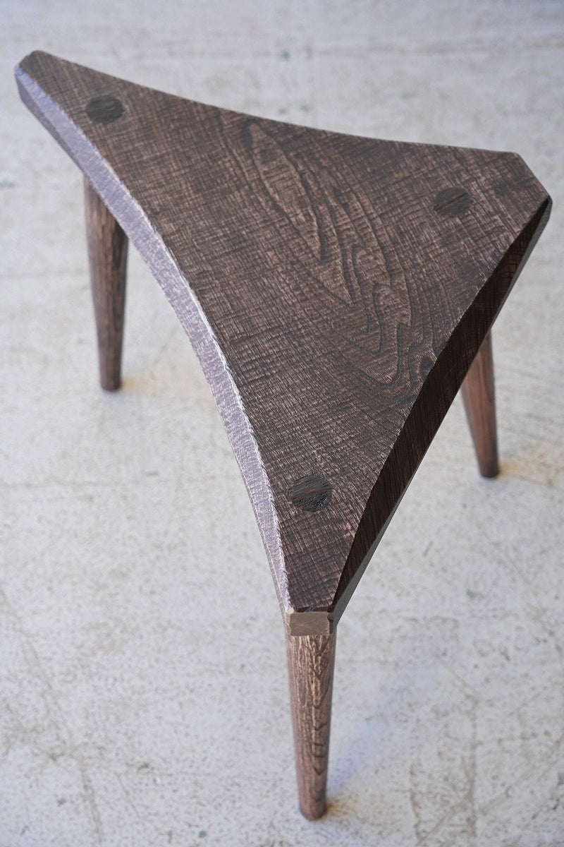 Triangular stool (normal) (B)