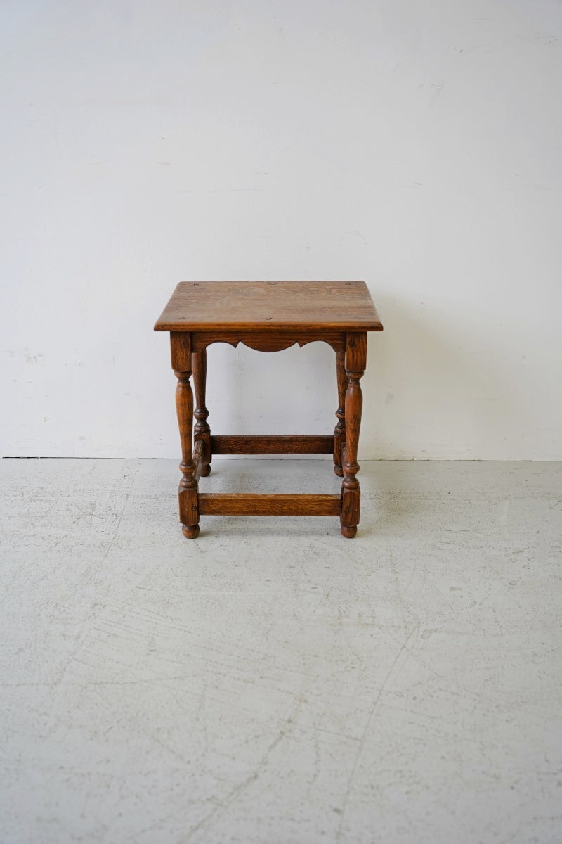 oak wood side table<br> vintage<br> Yamato store