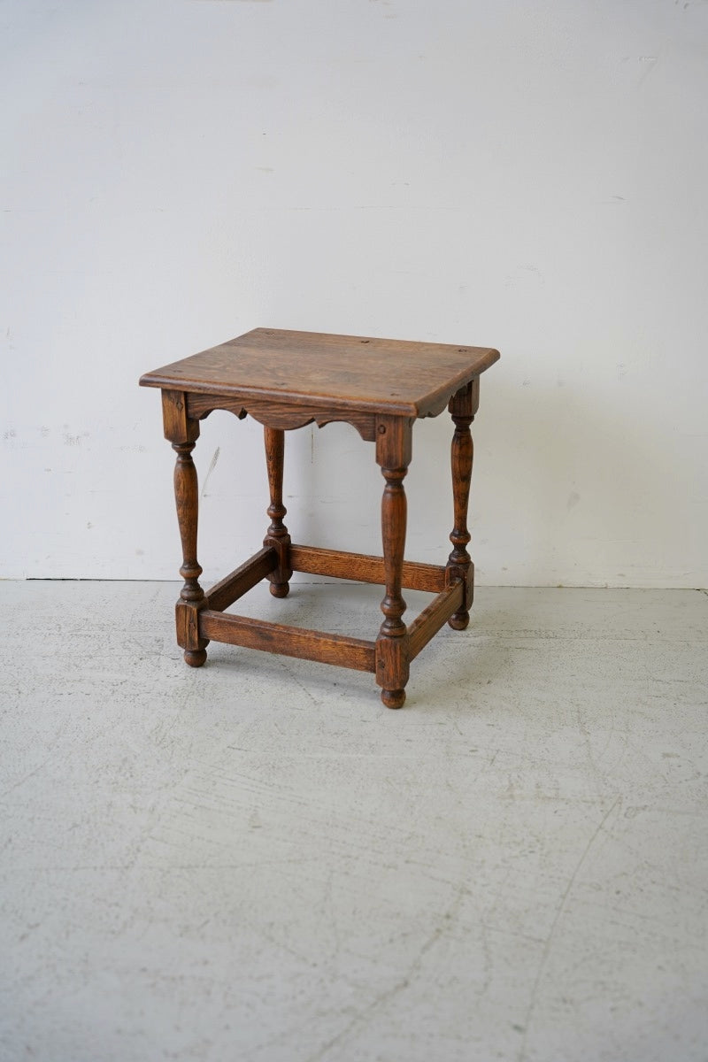 oak wood side table<br> vintage<br> Yamato store