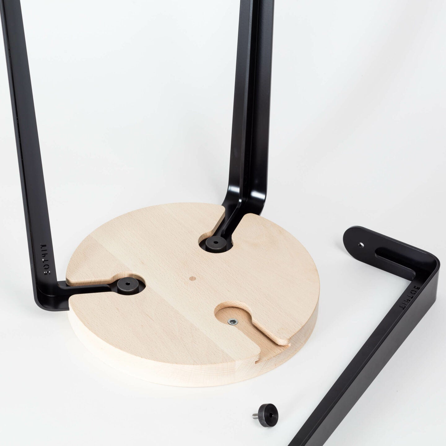 TIPTOE<br>BIG LOU bar stool – SOLID BEECH <br>GRAPHITE BLACK - ヴィンテージ SHARK ATTACK