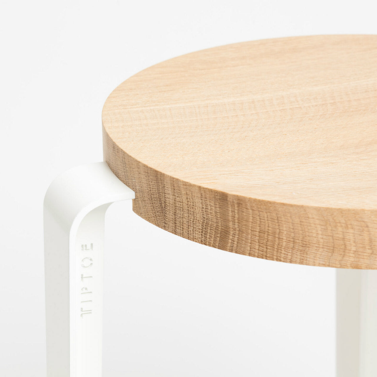 TIPTOE<br>LOU stool – SOLID OAK <br>CLOUDY WHITE - ヴィンテージ SHARK ATTACK