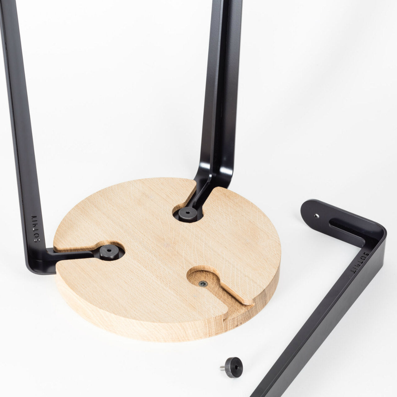 TIPTOE<br>LOU stool – SOLID OAK <br>DARK STEEL - ヴィンテージ SHARK ATTACK