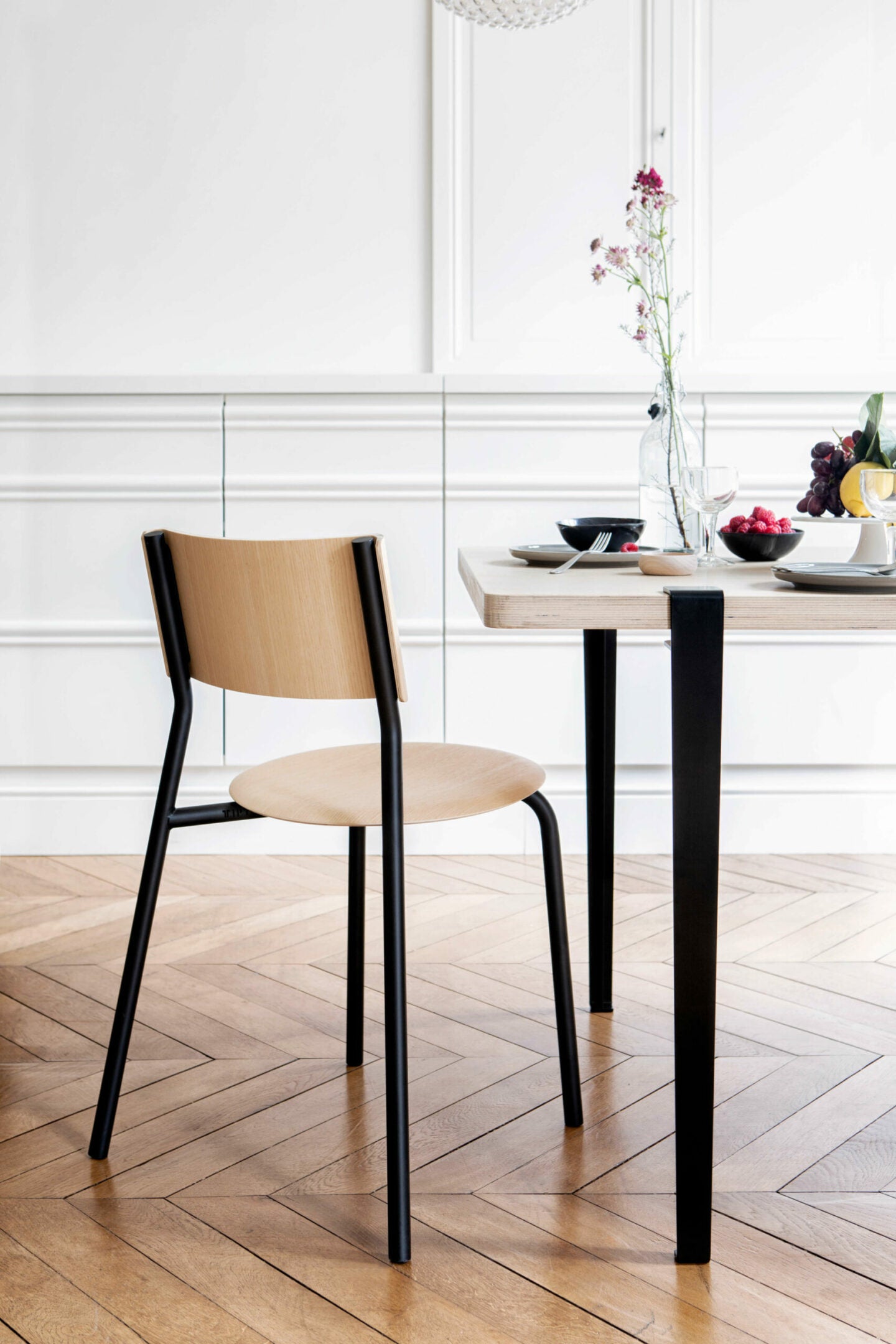 TIPTOE<br>SSD Chair - Ash <br>GRAPHITE BLACK - ヴィンテージ SHARK ATTACK