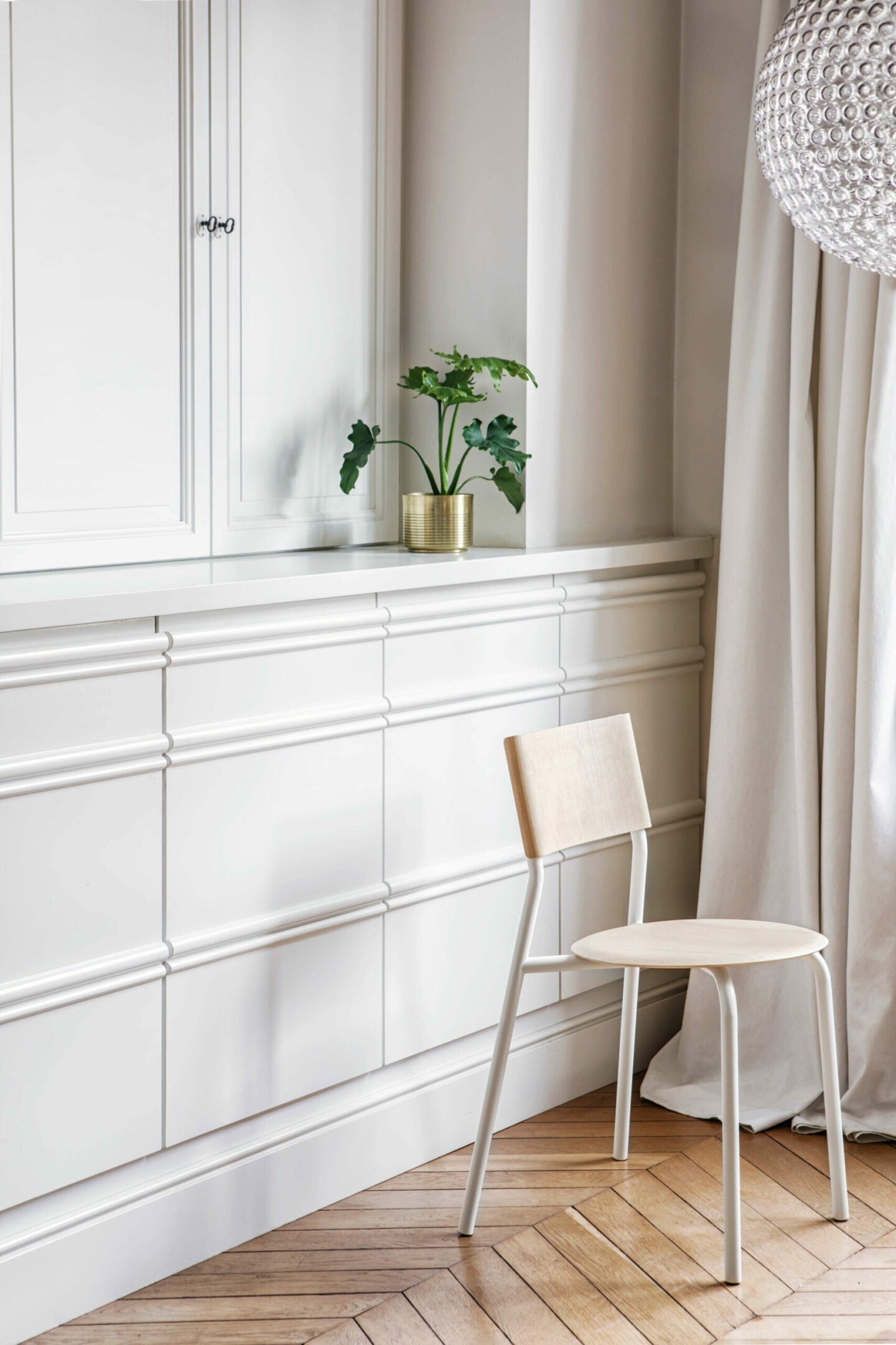 TIPTOE<br>SSD Chair - Ash <br>CLOUDY WHITE - ヴィンテージ SHARK ATTACK