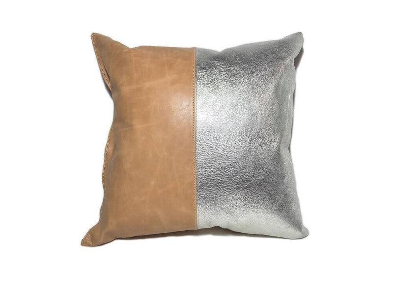LEATHER CUSHION (natural camel×silver)